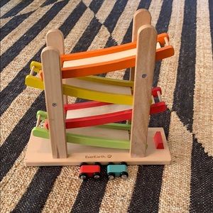 EverEarth wooden car ramp with two cars